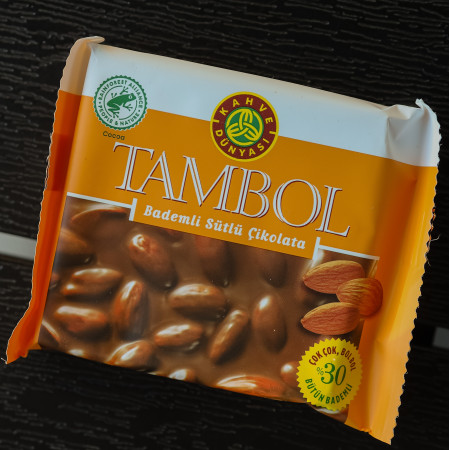 Молочный шоколад Tambol с миндалем